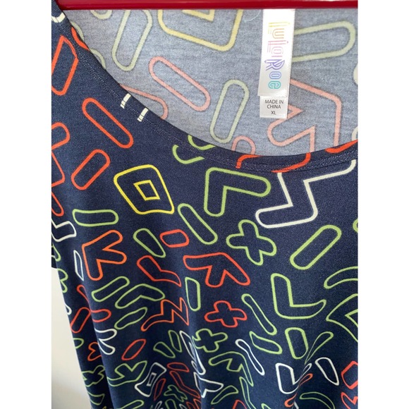 Lularoe Classic T Gray with multicolor shapes XL EUC - Picture 4 of 8